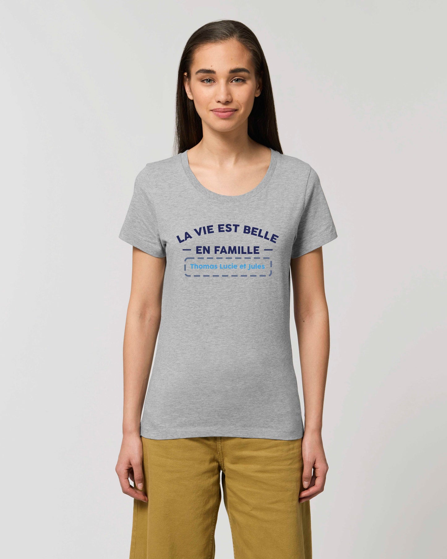 T-shirt Femme en coton bio prénoms personnalisables "La vie est belle en famille"