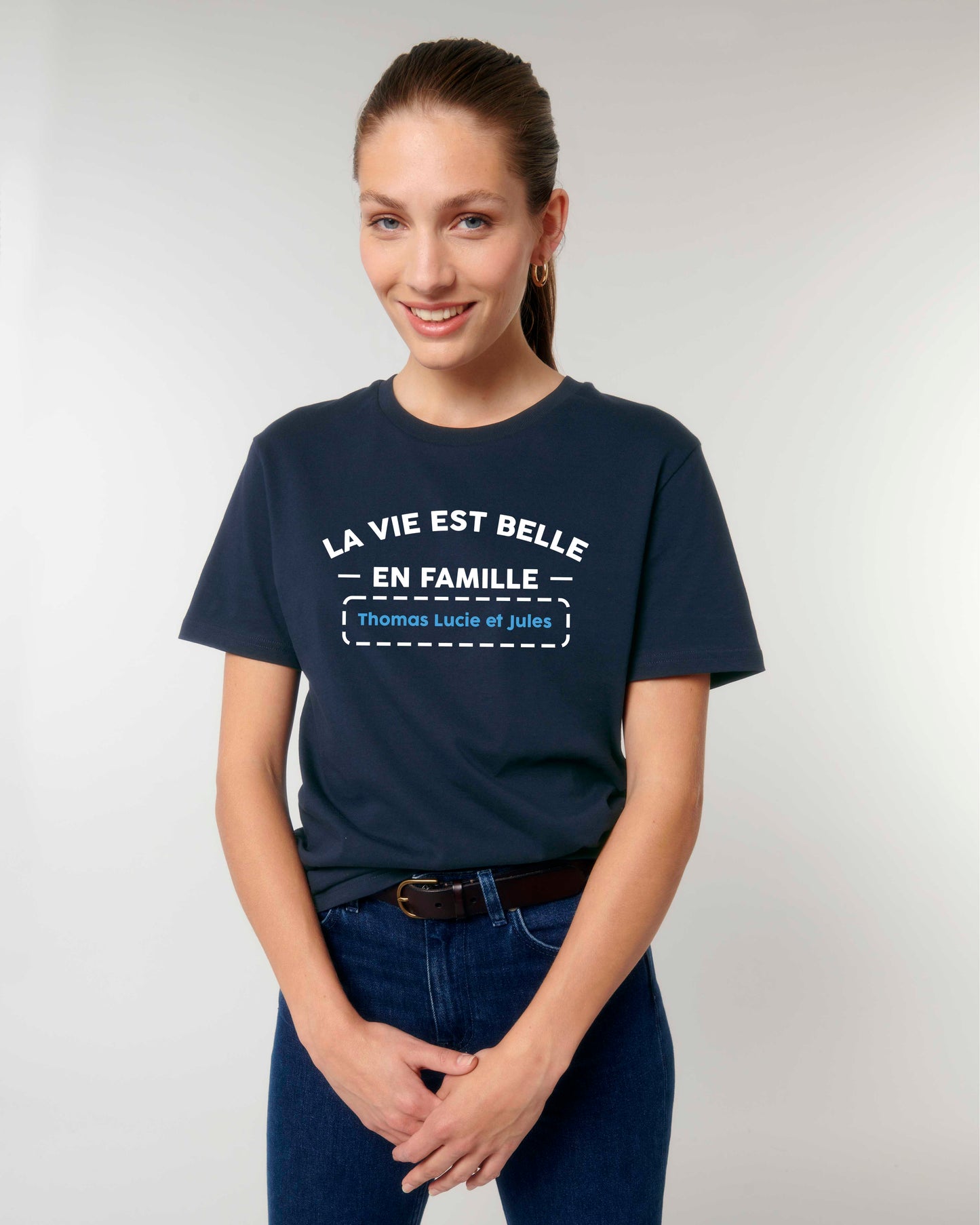 T-shirt Femme en coton bio prénoms personnalisables "La vie est belle en famille"